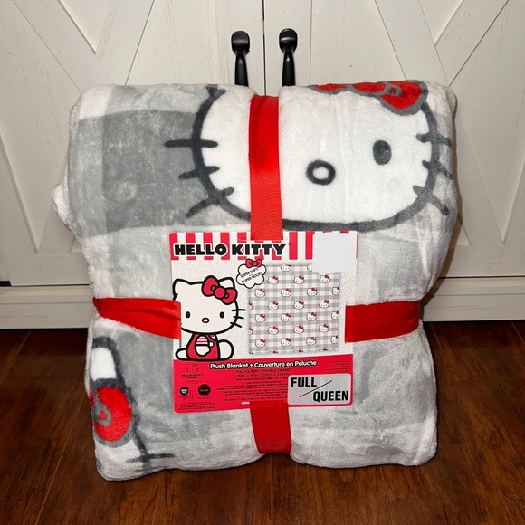 Hello Kitty Plush Queen Blanket 90x90 - Picture 1 of 3